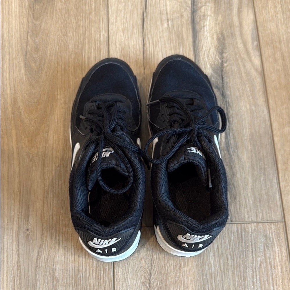 Nike Air Max Women's Black and White Sneakers - Picture 4 of 6
